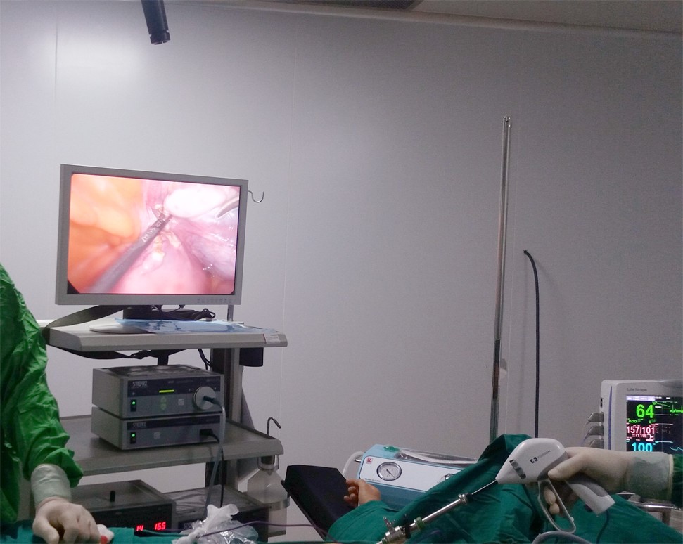 Hình ảnh tin tức PHẪU THUẬT NỘI SOI CẮT TỬ CUNG HOÀN TOÀN BẰNG DAO SIÊU ÂM