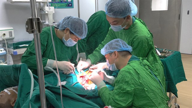 Hình ảnh tin tức NGƯỜI NGOẠI QUỐC ĐẦU TIÊN ĐƯỢC CỨU SỐNG KỊP THỜI TẠI TT ĐIỀU TRỊ CHẤT LƯỢNG CAO 