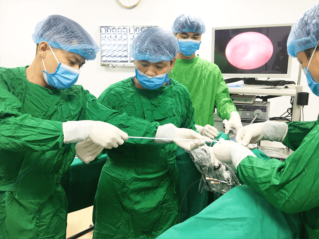 Hình ảnh tin tức PHẪU THUẬT NỘI SOI ỐNG MỀM TÁN SỎI NGƯỢC DÒNG