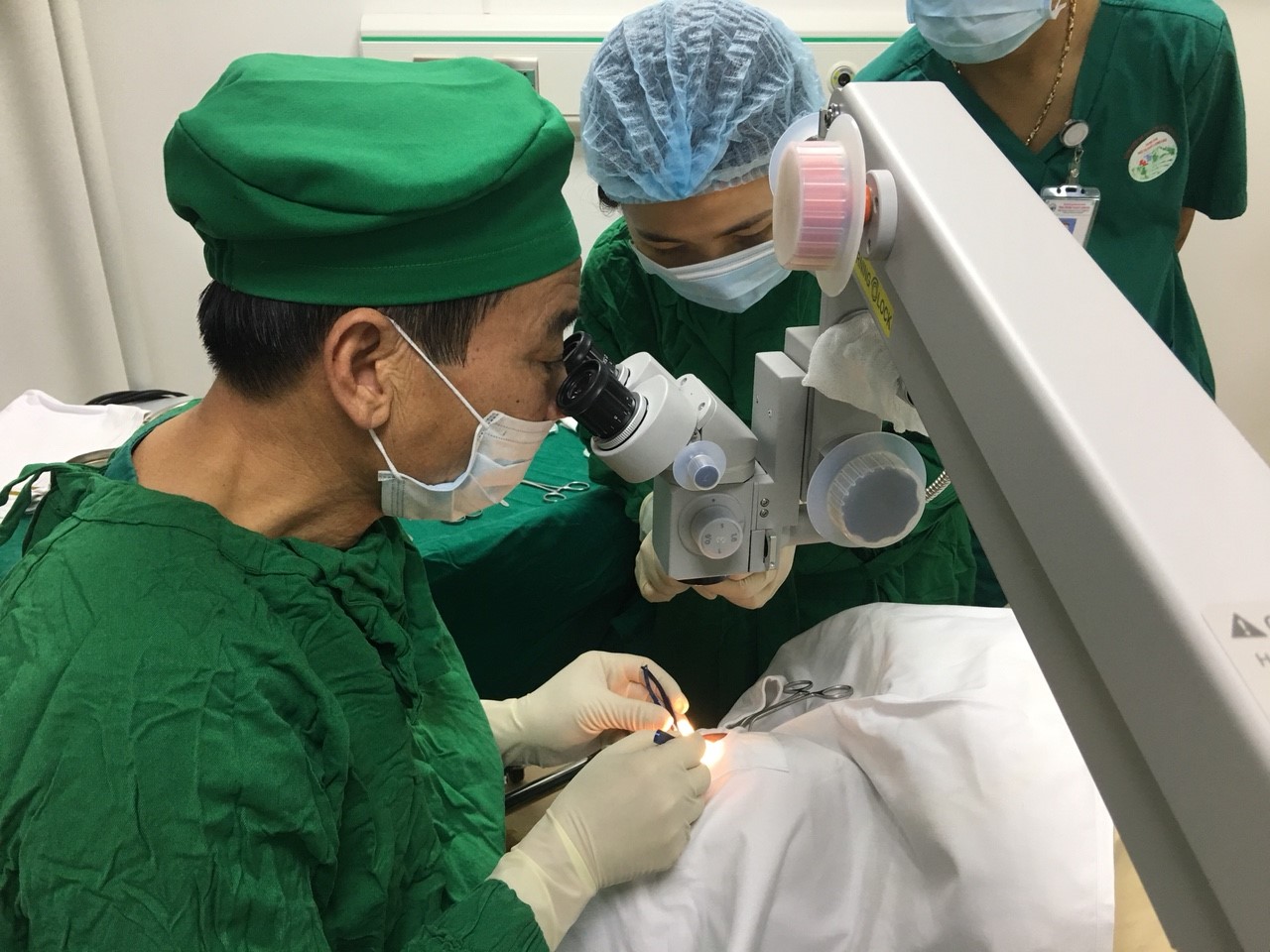 Hình ảnh tin tức PHẪU THUẬT MỘNG CÓ GHÉP KẾT MẠC TỰ THÂN